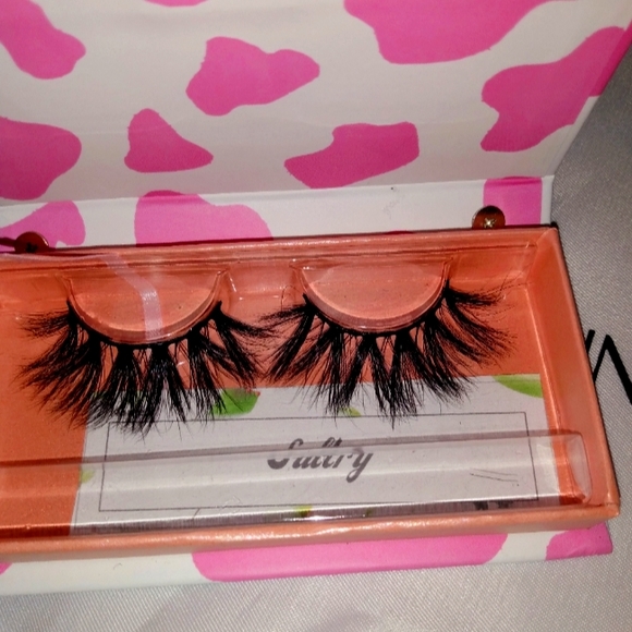 !!NEW RELEASE!! Hot Commodity Lashes - Picture 4 of 6